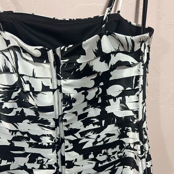 WHBM Black and White Floral Shutter Pleat Spaghetti Strap Cocktail Dress - Picture 5 of 6